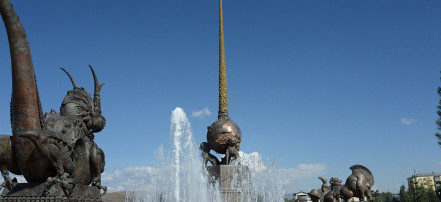 Обложка: Скульптурный комплекс «Центр Азии»