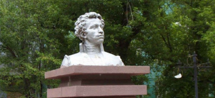 Обложка: Скульптурный портрет лицеиста Александру Пушкину