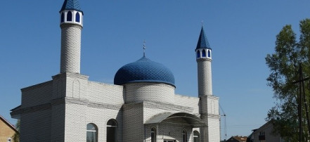 Обложка: Соборная мечеть имени Аскара Зиянурова