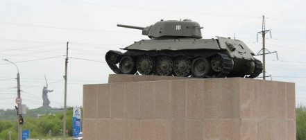 Обложка: Танк Т-34 «Челябинский колхозник»