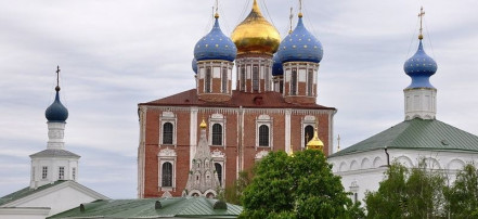 Обложка: Успенский собор Рязанского Кремля