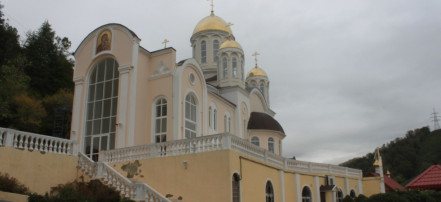 Обложка: Храм Казанской иконы Божией Матери в Дагомысе