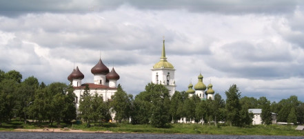 Обложка: Христорождественский собор в Каргополе