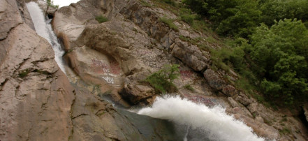 Обложка: Хучнинский водопад