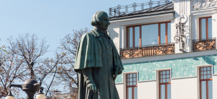 Обложка: Памятник Н. В. Гоголю на Гоголевском бульваре