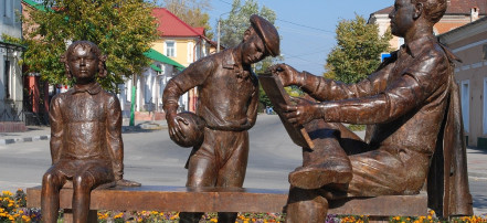 Обложка: Памятник Н.Н. Жукову в г. Ельце