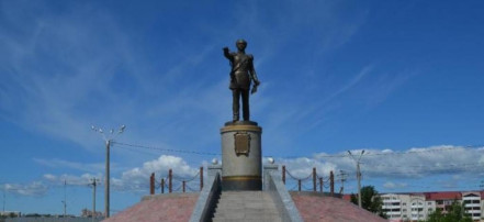 Обложка: Памятник Николаю Муравьёву-Амурскому