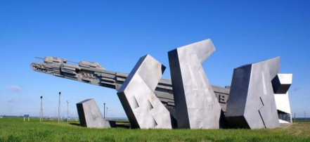 Обложка: Памятник героям Гвардейского танкового корпуса
