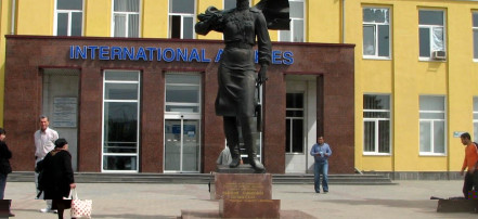 Обложка: Памятник Е.Д. Бершанской