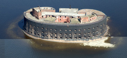 Обложка: Кронштадтская крепость