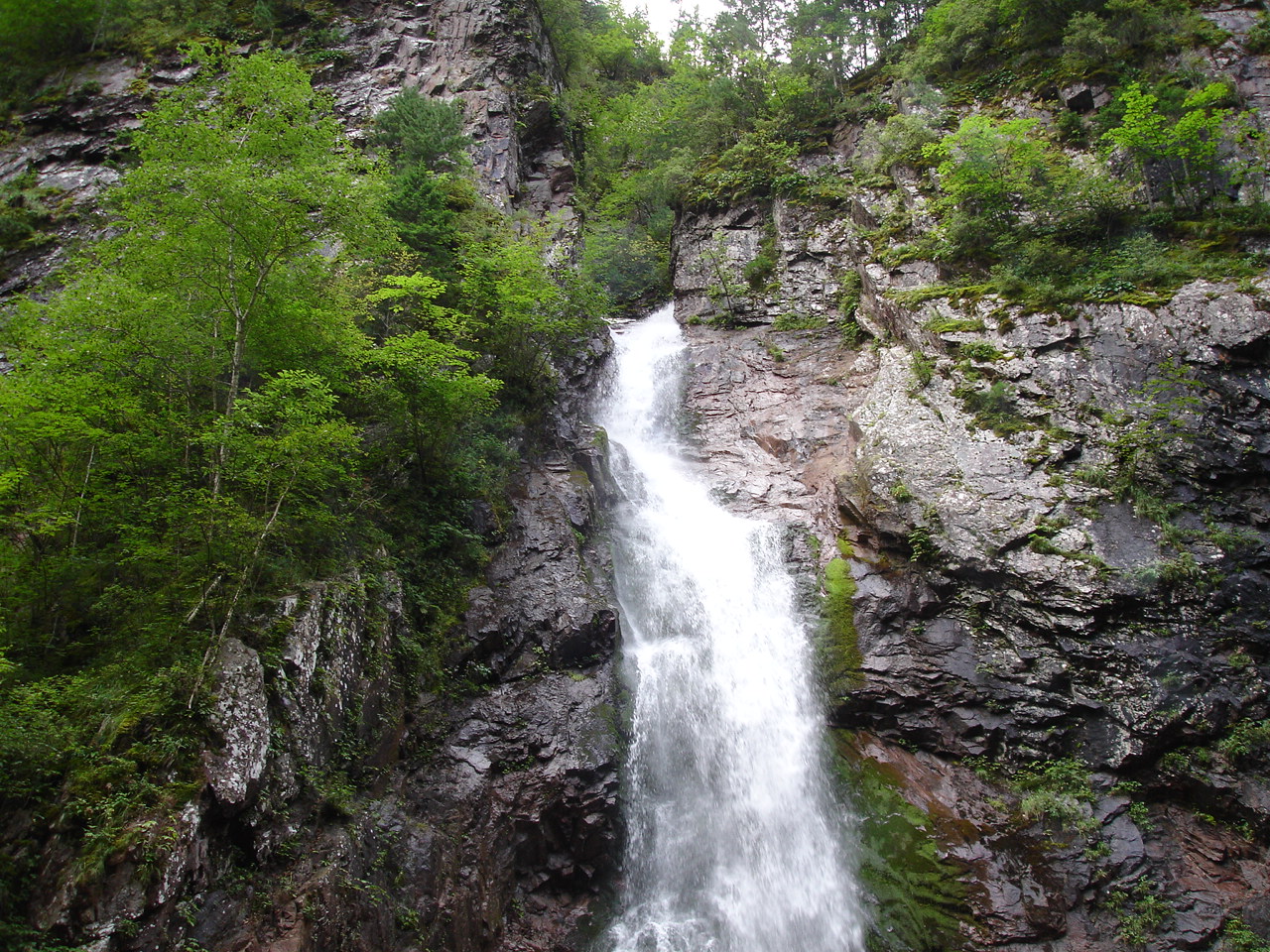 Водопад Черный шаман