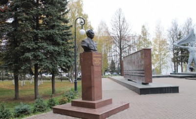 Памятник М.Т. Калашникову
