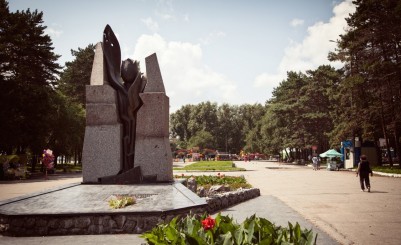 Памятник «Черный тюльпан»