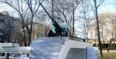 Памятник в честь бойцов 174-го отдельного противотанкового артдивизиона имени Комсомола Удмуртии