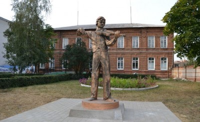 Декоративная скульптура маленького скрипача