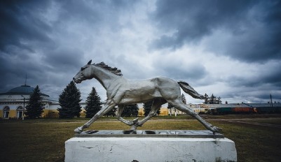 Памятник коню Улову