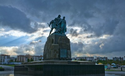 Памятник «Рыбакам сейнера Уруп»