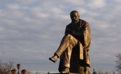 Памятник Ф.М. Достоевскому в Старой Руссе