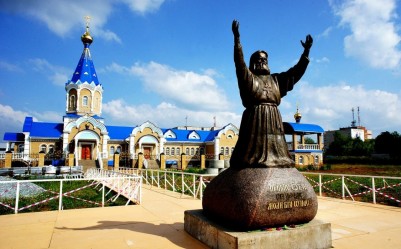 Памятник преподобному Серафиму Саровскому