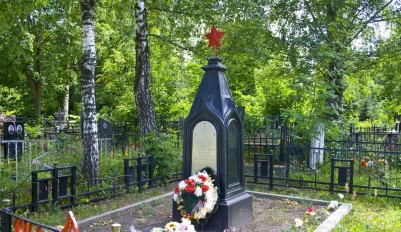 Братская могила на городском кладбище