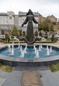 Памятник «Ростовчанка»