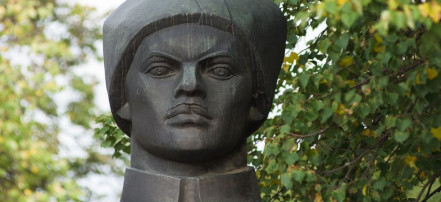 Памятник Е.М. Мамонтову: Фото 1