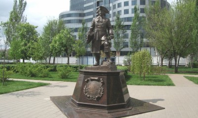 Памятник таможеннику