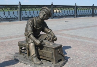 Памятник чистильщику обуви