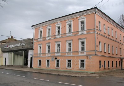 Здание бывшего начального училища