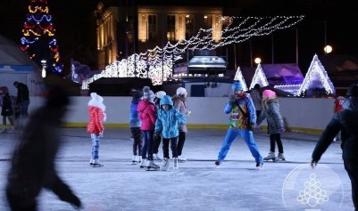 Каток на Пионерской площади