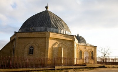 Мавзолей-мечеть в Юхари-Стал