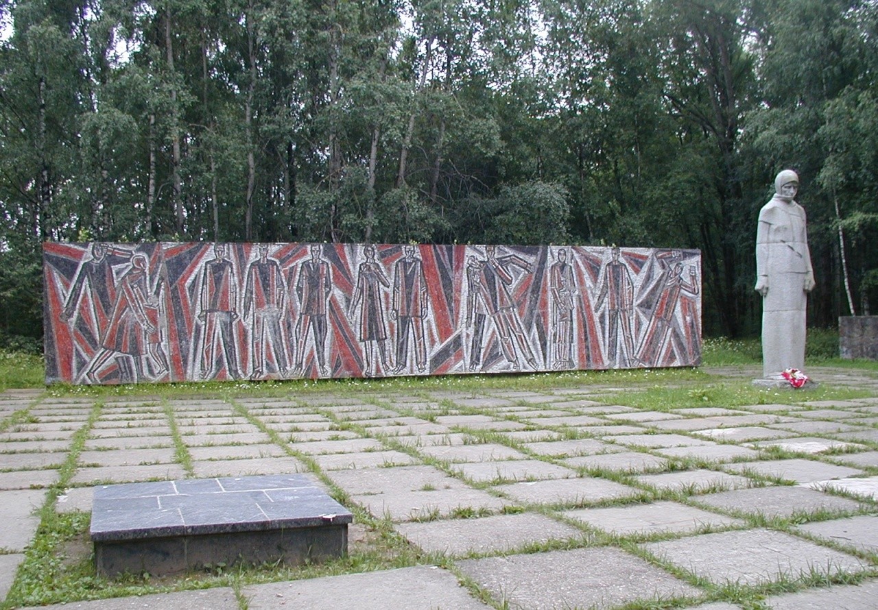 Мемориал «Скорбящая мать» в Реадовском парке в Смоленской области — фото,  описание на GoRu