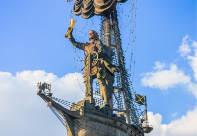 Памятник 300-летию Российского флота
