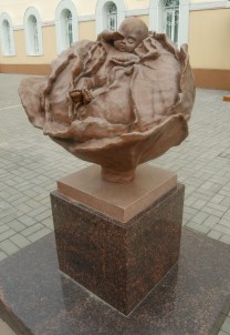 Памятник «Младенец в капусте»