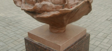 Памятник «Младенец в капусте»: Фото 1