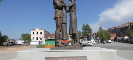 Памятник «Шинель»: Фото 1