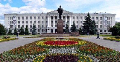 Памятник В. И. Ленину на площади Ленина
