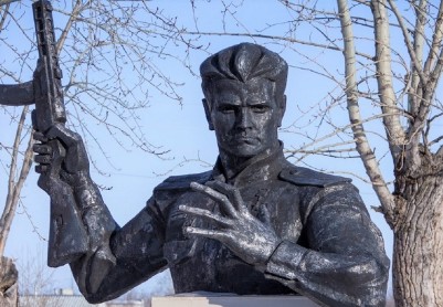 Памятник Герою Советского Союза Д. М. Крутикову