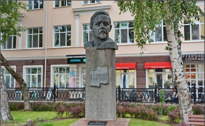 Памятник Д. Н. Мамину-Сибиряку
