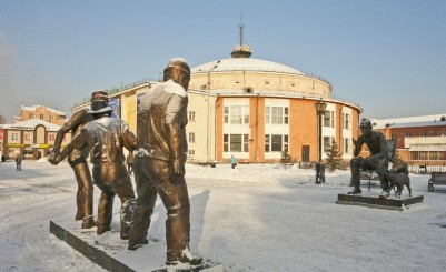 Памятник Леониду Гайдаю
