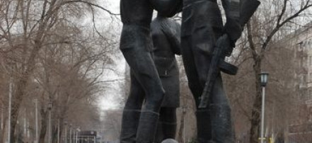 Памятник комсомольцам — защитникам Сталинграда: Фото 1