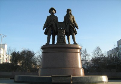 Памятник основателям Екатеринбурга В.Н. Татищеву и В.И. де Геннину