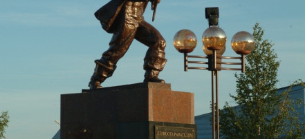 Памятник первооткрывателям Западносибирской нефти: Фото 1