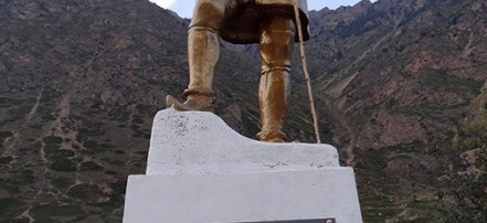 Памятник первым покорителям Эльбруса: Фото 1