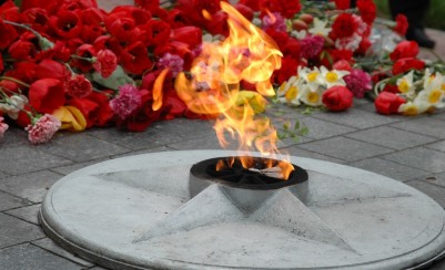 Памятник советскому солдату на площади Революции в г. Ельце