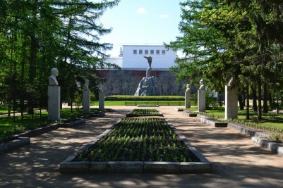 Мемориальный сквер Героев Революции