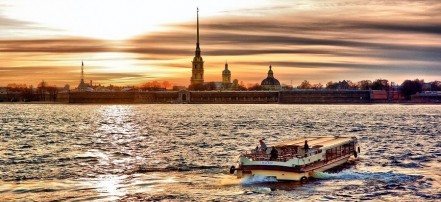 Ночной круиз-концерт на теплоходе в Санкт-Петербурге: Фото 2