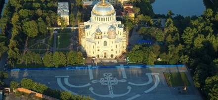 Полет-экскурсия на самолете «Кронштадт – Ораниенбаум – Петергоф»: Фото 1