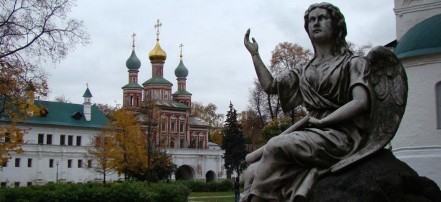 Пешеходная экскурсия в Новодевичий монастырь и по Новодевичьему кладбищу в Москве: Фото 4