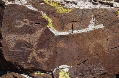 Скала Бижиктиг-Хая и каменное изваяние воина